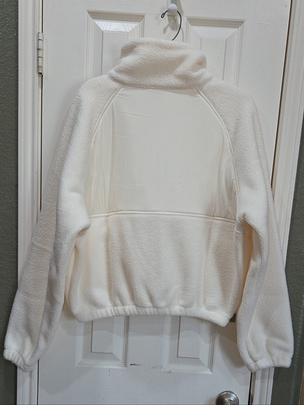 NWT Blogilates Women’s Bonfire Fleece Jacket Cream Sherpa Full Zip Athleisure - Picture 6 of 8